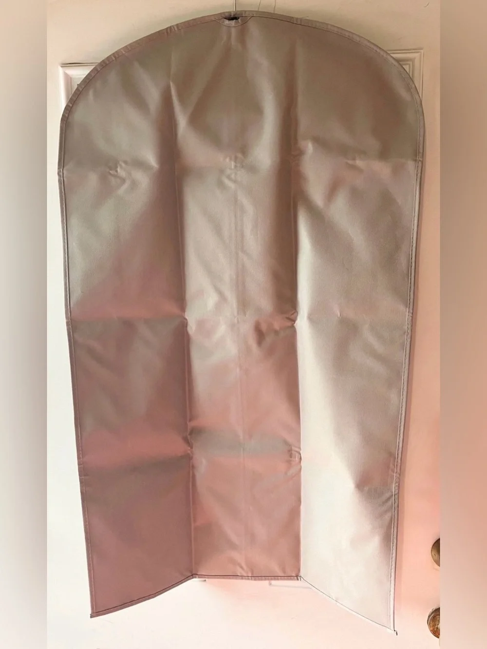 (BRAND NEW) GRAY LIGHTWEIGHT & DURABLE GARMENT BAG (39